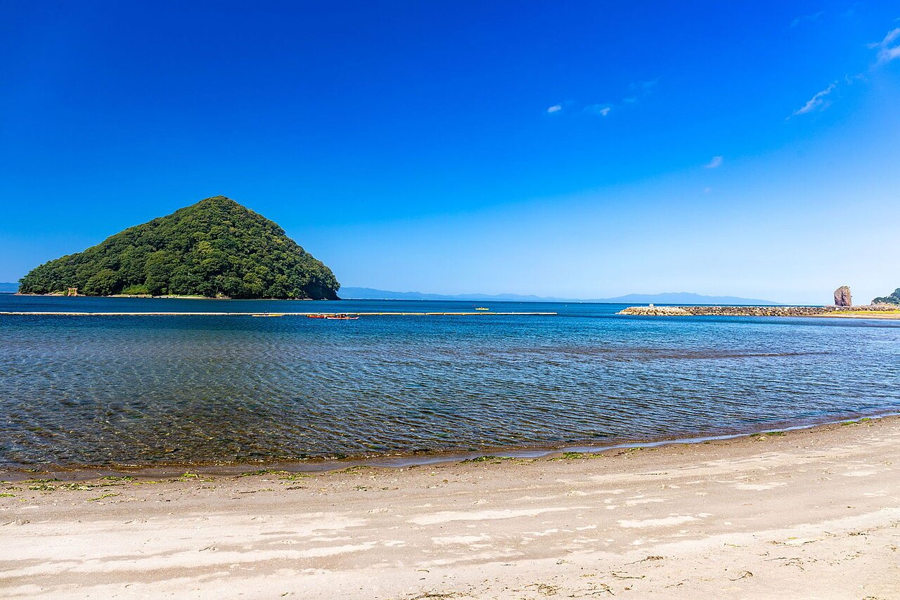 サンセット・ビーチあさむしの砂浜と陸奥湾